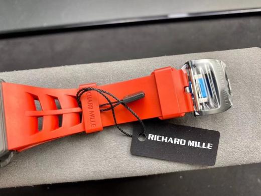 KV厂 升级版 理查德米尔RM011系列爆款.RM11绝对是让人耳目一新的一款杰作！1：表壳运用与正品一致的NTPT碳纤维特别材科！由多层平行细丝构成，细丝则由碳纤维分离到这些厚度然后经过特殊机器织成 商品图10