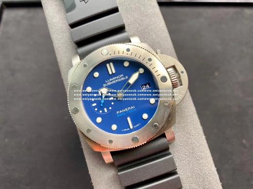 2020VS新品：PAM692 深邃墨水骚蓝，低调不张扬！鲜艳脱跳logo层次感十足，双色夜光指针，读取更清晰。钛金属表壳轻盈防过敏。预定赠送定制织物带一副。 商品图1