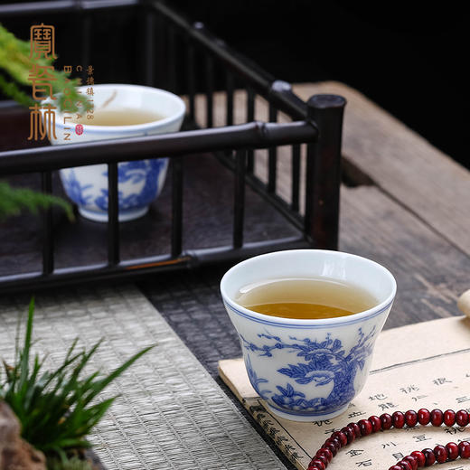 【宝瓷林】青花博古纹束腰杯 商品图2