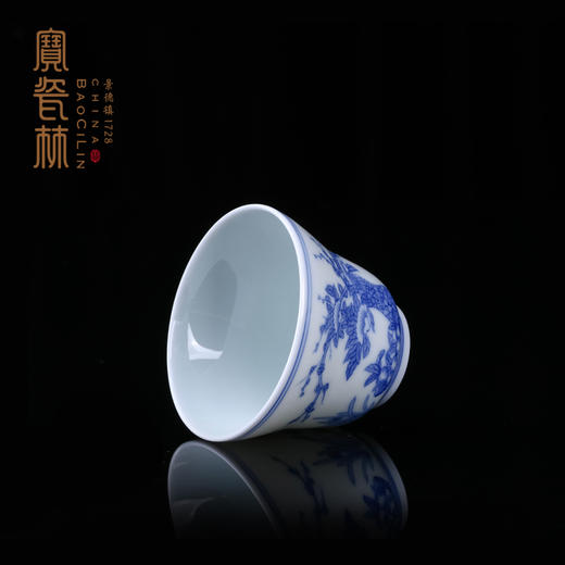 【宝瓷林】青花博古纹束腰杯 商品图3