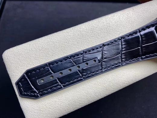 NH 恒宝 大爆炸 计时款｛腕表之家 品牌新闻｝继前年夏天发布SPIRIT OF BIG BANG全黑腕表后，如今Hubiot宇舶表以赛车为灵感，推出全新Spirit of Big Bang限量腕。特 商品图9