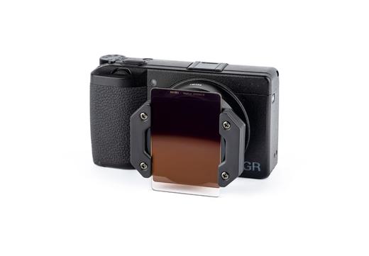NiSi滤镜系统 For 理光GR3 ①GR3专用接筒可安装49mm的滤镜，赠送银色装饰环 ②前支架可装两片方镜 ③支架套装 商品图5