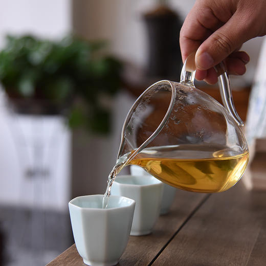 2008年易武正山老树圆茶357g 商品图1