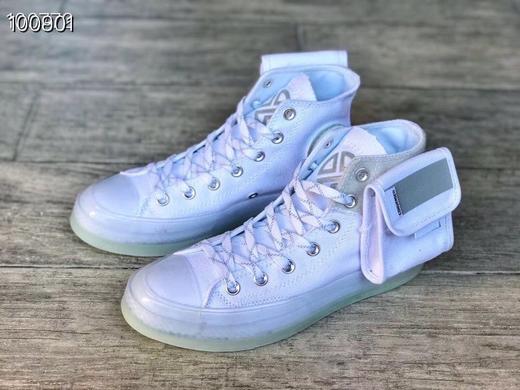 Converse x 张艺兴Lay Zhang Chuck 70 该联名鞋身侧有一个可拆卸小口袋，装有2种可替换LOGO魔术贴 商品图1