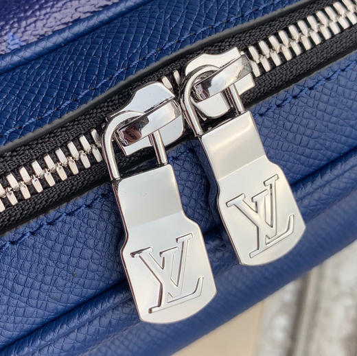 春季特惠💰780 原单品质  M30242 OUTDOOR 邮差包路易威登以 Taïga 皮革与 Monogram 帆布的交融迎接 2019 年春夏 商品图6