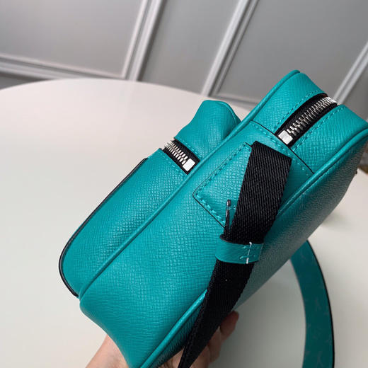春季特惠💰780 原单品质 LV M30241 OUTDOOR 邮差包路易威登以 Taïga 皮革与 Monogram 帆布的交融迎接 2019 年春夏 商品图3