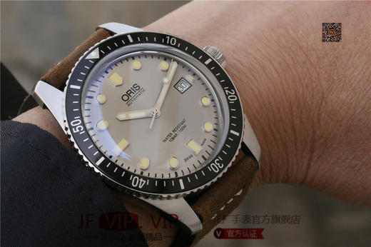 ZZ 豪 li 时(Oris)适时回归，推出Oris Divers Sixty-Five潜水表，再现50年前首次推出的标志性潜水表系列。 男士腕表，自动机械机芯，皮表带，密底 商品图14