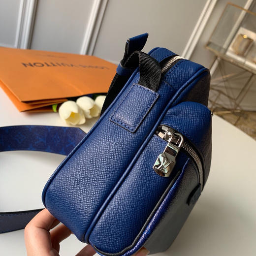 春季特惠💰780 原单品质  M30242 OUTDOOR 邮差包路易威登以 Taïga 皮革与 Monogram 帆布的交融迎接 2019 年春夏 商品图2
