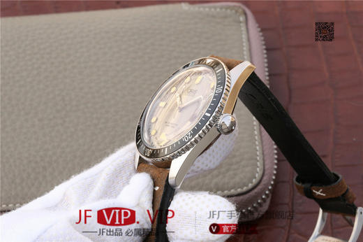 ZZ 豪 li 时(Oris)适时回归，推出Oris Divers Sixty-Five潜水表，再现50年前首次推出的标志性潜水表系列。 男士腕表，自动机械机芯，皮表带，密底 商品图8