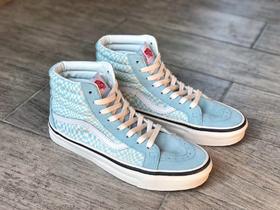 Vans Sk8-Hi 38DX 安纳海姆天蓝马赛克高帮硫化板鞋 整鞋大面积使用天蓝色作为主色调，与这个季节的气息相映相融，马赛克万花筒格子设计，极具设计感，上脚颜值也极高  硫化版本