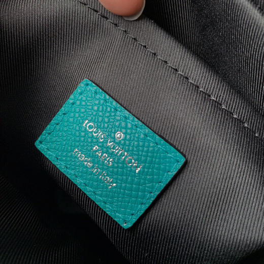 春季特惠💰780 原单品质 LV M30241 OUTDOOR 邮差包路易威登以 Taïga 皮革与 Monogram 帆布的交融迎接 2019 年春夏 商品图6