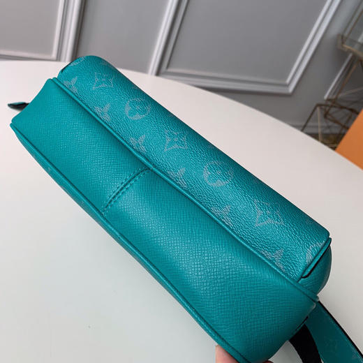 春季特惠💰780 原单品质 LV M30241 OUTDOOR 邮差包路易威登以 Taïga 皮革与 Monogram 帆布的交融迎接 2019 年春夏 商品图4