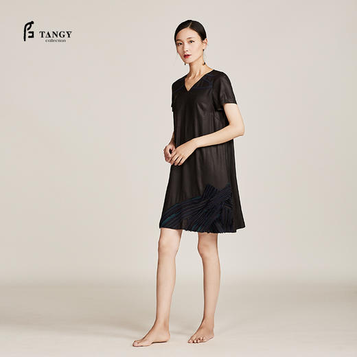 TANGY Collection天意弹力莨海波纹贴条连衣裙 商品图1