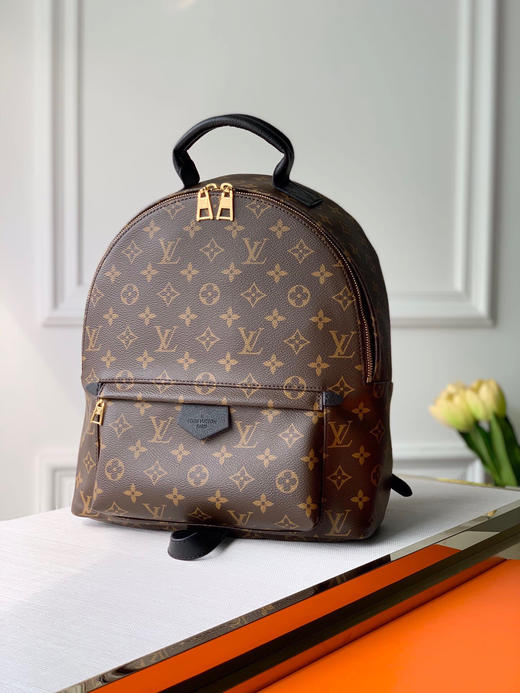 春季特惠💰820 新版原单品质 LV M44874 🌱老花 MONOGRAM BACKPACK 中号双背包，早春系列时装展大放异彩的此款背包风格个性时尚,功能性极强 商品图0