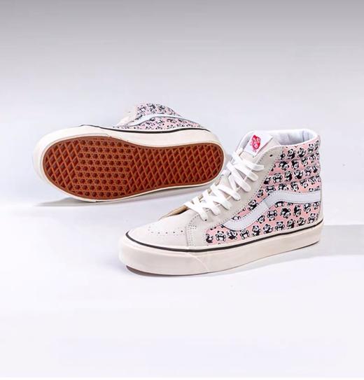 经典安纳海姆已司空见惯VANS 带你玩点不一样的。将SK8-H| 38 DX、ERA 95DX糅合富有设计感的熊猫印花与色彩美学，带来更新颖潮流的街头风格，掀起熊猫印花风潮。型号：TJ59 商品图2