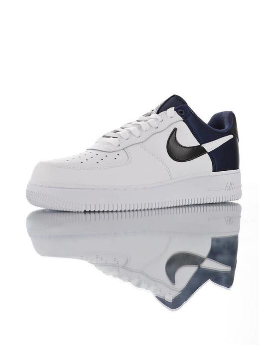 耐克 Nike Air Force 1 '07 NBA限定 采用硬质头层牛皮革 内置全掌air sole气垫 整型机台工艺后跟定型效果 空军一号低帮板鞋 皮革白黑夜蓝丝绸拼接钩 白黑丝绸拼接钩 商品图0