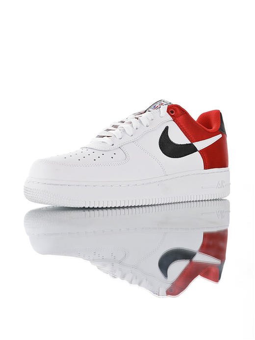 耐克 Nike Air Force 1 '07 NBA限定 采用硬质头层牛皮革 内置全掌air sole气垫 整型机台工艺后跟定型效果 空军一号低帮板鞋 皮革白黑夜蓝丝绸拼接钩 白黑丝绸拼接钩 商品图2