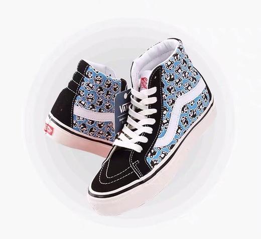 经典安纳海姆已司空见惯VANS 带你玩点不一样的。将SK8-H| 38 DX、ERA 95DX糅合富有设计感的熊猫印花与色彩美学，带来更新颖潮流的街头风格，掀起熊猫印花风潮。型号：TJ59 商品图4