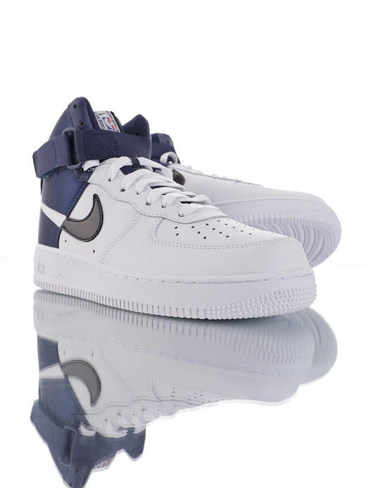 耐克 Nike Air Force 1 '07 NBA限定 采用硬质头层牛皮革 内置全掌air sole气垫 整型机台工艺后跟定型效果 空军一号低帮板鞋 皮革白黑夜蓝丝绸拼接钩 白黑丝绸拼接钩 商品图5