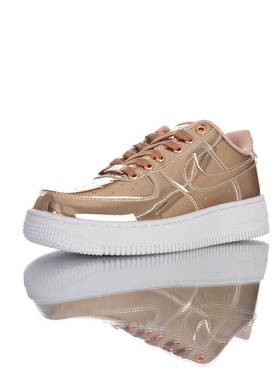 耐克Nike Air Force 1 07 "Metallic Rose" 原模具开发打造 采用镜面漆皮革材质鞋面 内置全掌air sole气垫 空军一号