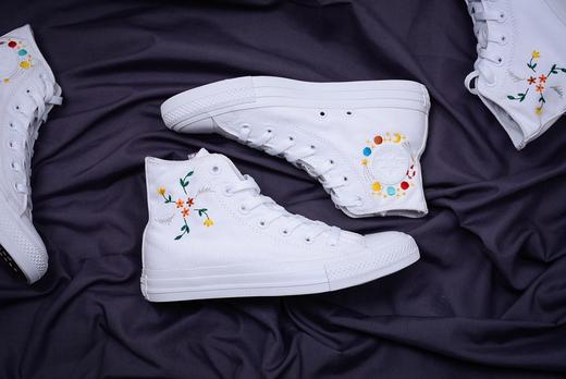 Converse All Star 花卉刺绣 logo处的太阳花刺绣以及鞋身和鞋舌处多处刺绣元素相结合 原厂硫化工艺 QA品质检验管控标准  鞋码：35-39，带半码36.5，37.5 商品图0