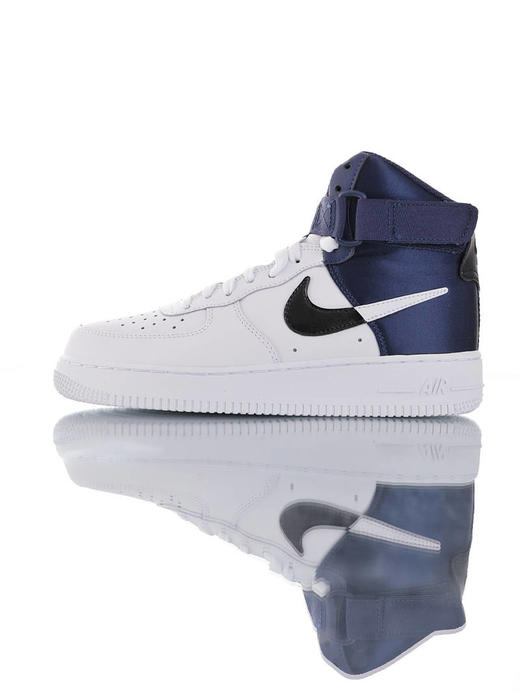 耐克 Nike Air Force 1 '07 NBA限定 采用硬质头层牛皮革 内置全掌air sole气垫 整型机台工艺后跟定型效果 空军一号低帮板鞋 皮革白黑夜蓝丝绸拼接钩 白黑丝绸拼接钩 商品图4
