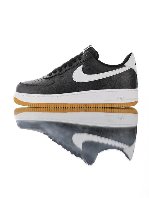 耐克Nike Air Force 1 '07 采用荔枝纹牛皮革 内置全掌air sole气垫 空军一号经典百搭休闲运动板鞋 皮革黑白生胶黄 商品图0