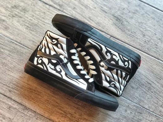 Vans Sk8-Hi 138 SF经典高帮系列 采用经典纹身刺青图案设计风格时尚潮流滑板鞋 型号;AS26 尺码：35-44 工艺：硫化1:1（重量1:1、真标、原钢印、材质标、鞋型标、合格证） 商品图1