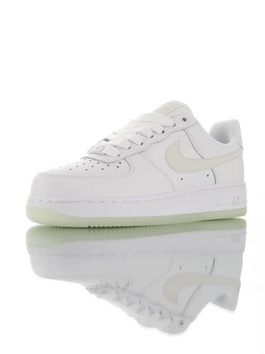 耐克 Nike Air Force 1 07 Essential 原模具开发打造 采用移膜荔枝纹皮革 内置全掌air sole气垫 空军一号低帮板鞋 皮革白水晶夜光3M钩配色 商品图0