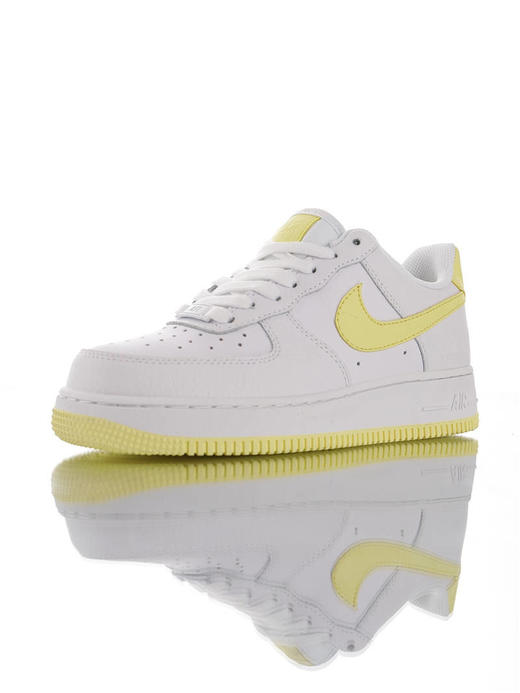 耐克Nike Wmns Air Force 1 '07 原模具开发打造 采用移膜荔枝纹皮革 内置全掌air sole气垫 空军一号低帮经典百搭休闲运动板鞋 皮革白鹅蛋浅灰 商品图0