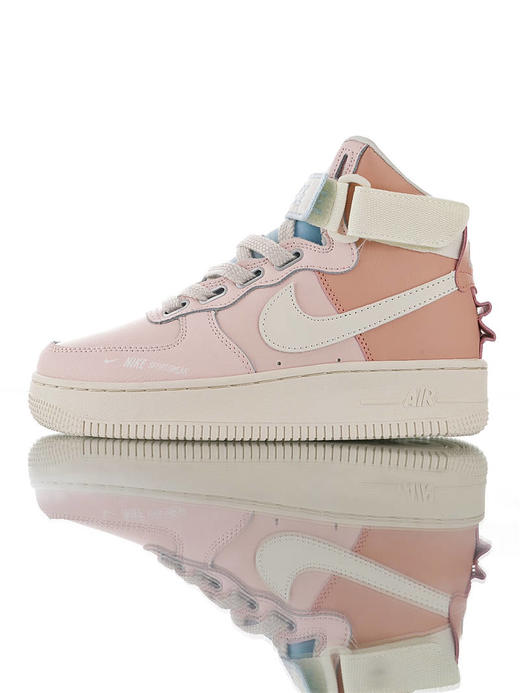 耐克Nike Wmns Air Force 1 High UT 替换LOGO魔术贴 原模具开发打造 采用移膜革荔枝皮材质 内置全掌air sole气垫 皮革樱花粉米白拼接 商品图0
