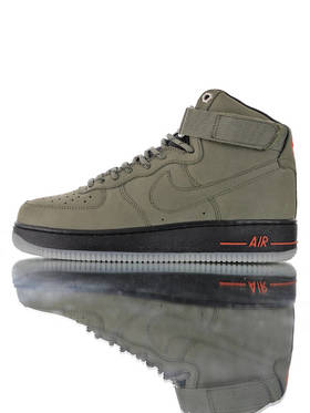 耐克Nike Air Force 1 High '07 LV8 原模具开发打造 采用防水磨砂麂皮鞋面材质 内置全掌air sole气垫 空军一号高帮运动板鞋 军绿红黑透明夜光