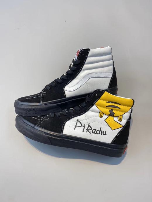神奇宝贝系列x Vans Sk8-Mid 联名合作款 白色 黑色 万斯经典高帮硫化板鞋  Size：35 36 36.5 37 38 38.5 39 40 40.5 41 42 42.5 43 44 商品图0