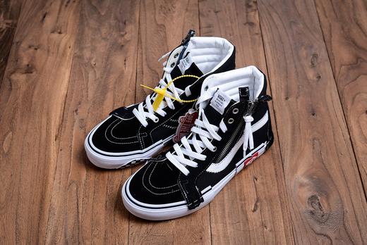 新一代解构Vans Vault Sk8-Hi Cap LX 有着质感十足的翻毛皮、拉链设计、粗犷的走线，都颇具辨识度 蓝色 白色 黑色 灰色 紫色 紫粉 商品图5
