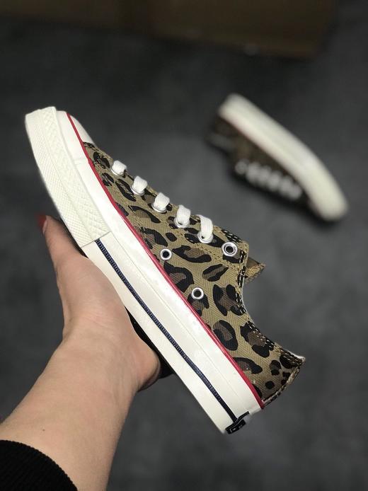 Givenchy X Converse 纪梵希/匡威联名合作推出的 Chuck Taylor All Star1970S系列 豹纹印花 配色 强烈撞击你的眼球 彰显品牌的狂野风格 尺码：35--44 商品图2