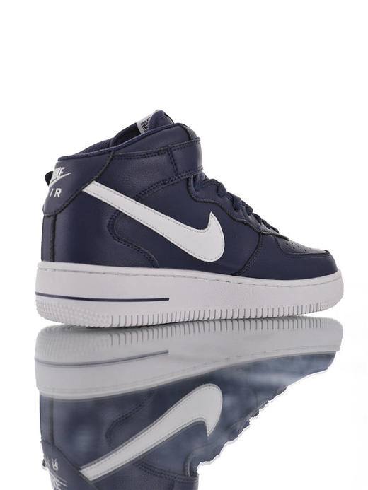 耐克Nike Air Force 1 Mid '07 原模具开发打造 采用原装客供硬质头层牛皮革材质 空军一号经典高帮百搭休闲运动板鞋 皮革深蓝白 商品图1