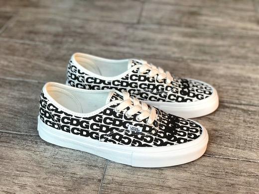 Vans x CDG新一代联名款  Comme des Garcons x Vans Authentic CDG Logo 川久保玲 万斯19款联名限定 黑白拼接 白色 Size：35--44 商品图3
