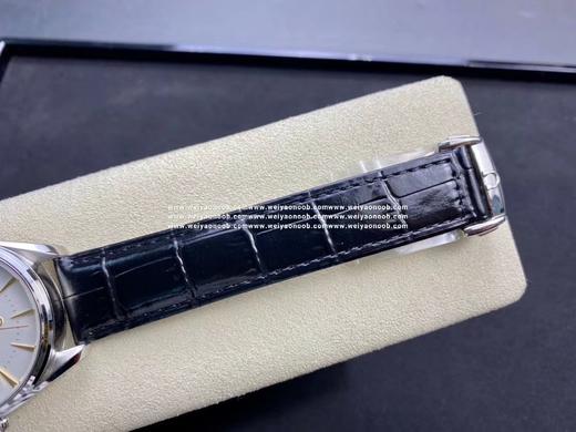 甜蜜意大利—全新欧米茄 海马 系列EdizioneVenezia威尼斯特别版腕表 该款使用的是传统的“里拉琴”式表壳，可以看到其表面处拉丝与抛光工艺的运用炉火纯青，表壳尺寸大小仅39.5mm，不大不小 商品图5