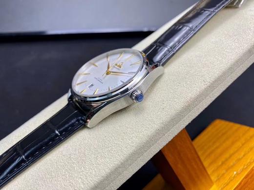 甜蜜意大利—全新欧米茄 海马 系列EdizioneVenezia威尼斯特别版腕表 该款使用的是传统的“里拉琴”式表壳，可以看到其表面处拉丝与抛光工艺的运用炉火纯青，表壳尺寸大小仅39.5mm，不大不小 商品图12