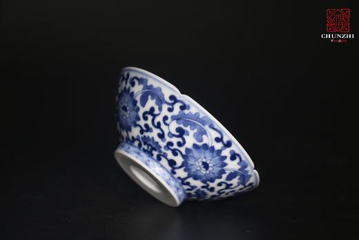 青花瓷缠枝莲纹葵口斗笠碗 商品图0