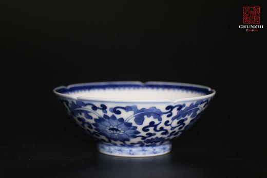 青花瓷缠枝莲纹葵口斗笠碗 商品图1