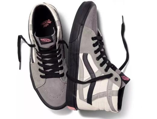 鼠年限定 Vans 携手中国当代艺术家赵赵 ZHAOZHAO 将老鼠的地下世界呈现于现实空间中 以独特视角展现全新鼠年生肖联名系列 透明 低帮灰色 低帮灰黑 低帮黑红 低帮灰红 型号:JL102 商品图3