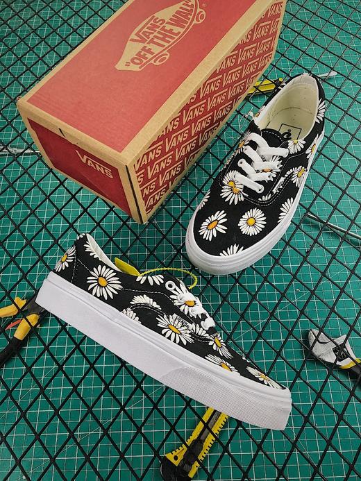 男女鞋硫化 万斯 范斯Vans Sk8-Mid Reissue"Daisy"中帮帆布休闲滑板鞋“黑白小雏菊”VN0A391FTOZ  低帮 中帮 高帮 一脚蹬 懒人鞋 商品图5