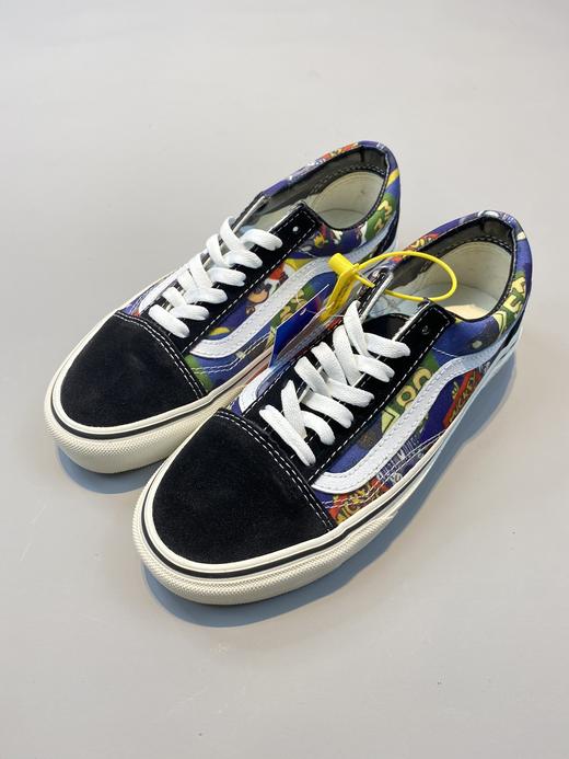 Vans/范斯 亚洲限定联名 Disney MICKEY MOUSE 米奇90周年纪念款高低帮男女板鞋情侣帆布鞋。  码数：35-44（偶数带半码）  工艺：硫化1:1 商品图2