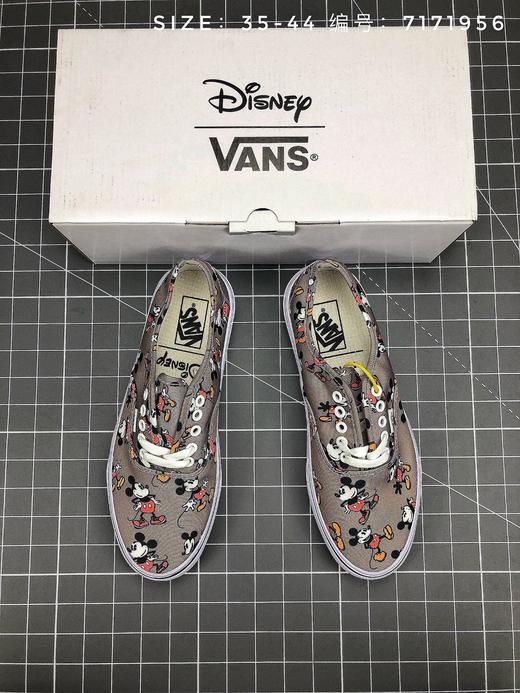 Vans Classic Slip-On米奇联名 卡通米老鼠印花帆布一脚蹬 经典情侣休闲滑板鞋 商品图3