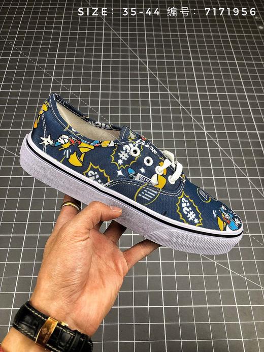 Vans Classic Slip-On米奇联名 卡通米老鼠印花帆布一脚蹬 经典情侣休闲滑板鞋 商品图0
