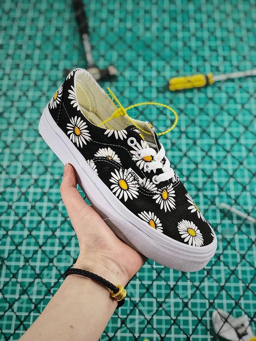 男女鞋硫化 万斯 范斯Vans Sk8-Mid Reissue"Daisy"中帮帆布休闲滑板鞋“黑白小雏菊”VN0A391FTOZ  低帮 中帮 高帮 一脚蹬 懒人鞋 商品图4