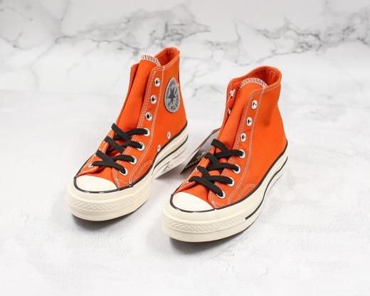 Converse 1970s CTAS全新系列采用热门色荧光橘、橄榄绿、帝王紫、三色，搭配撞色黑色鞋带，最具特色的内腰3m反光标，光线带来震撼的视觉冲击。  🌵Size：35-44 商品图1