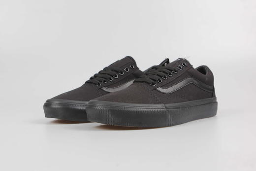 万斯经典硫化工艺  VANS Old Skool  经典的帆布全帆布纯黑 纯白 情侣男女鞋百搭常青款。Size：35 36 36.5 37 38 38.5 39 40 41 42 42.5 43 44 商品图1
