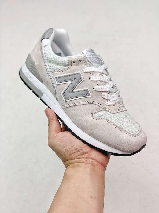 New Balance 996 极致复古中底前掌高弹MD 流畅鞋型设计搭配细腻皮革鞋面，彰显品质时尚气息；搭载CR后跟稳定系统 商品图3